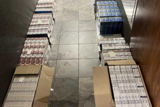 42-latek z powiatu siedleckiego przewoził nielegalne papierosy i próbował staranować policjanta