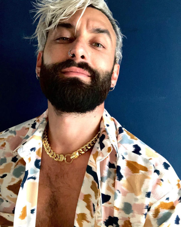 Conchita Wurst założyła tak krótką sukienkę, że powypadały jej ZWISAJĄCE JĄDRA