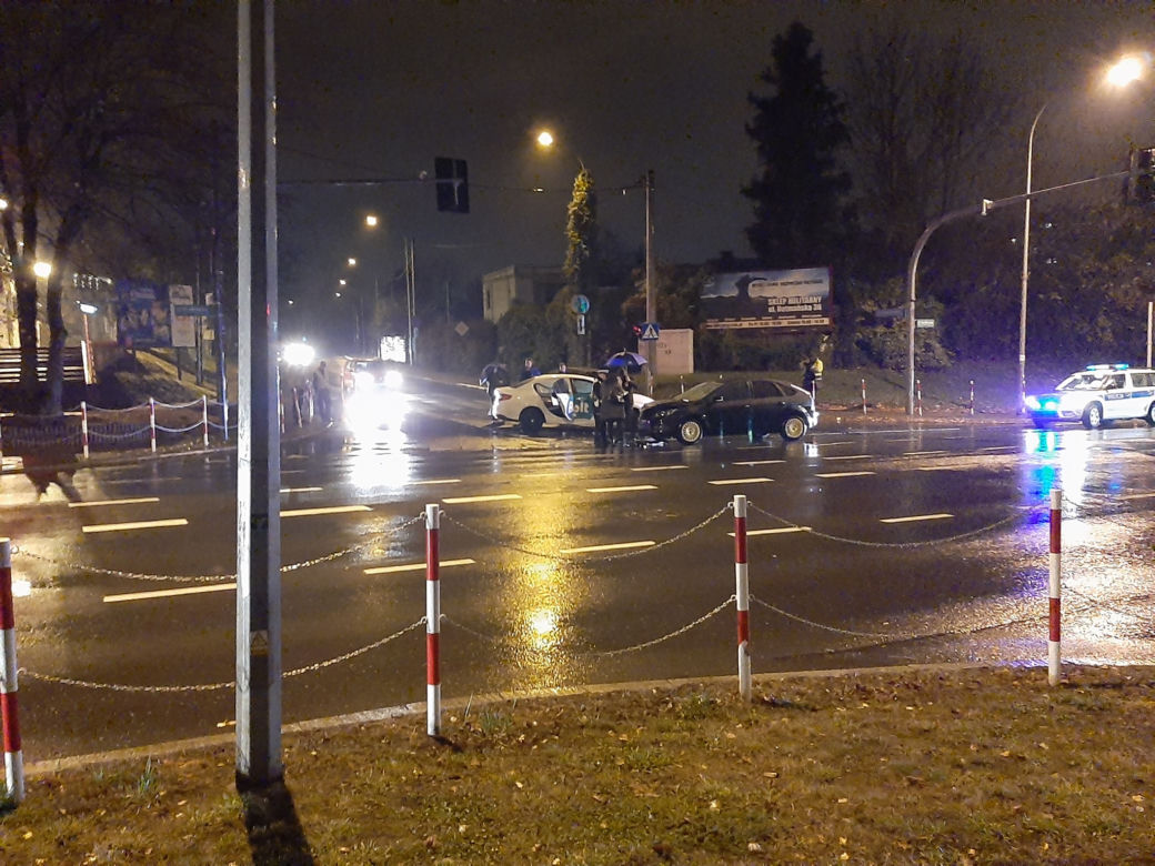 Białystok. Bolt zderzył się z osobówką