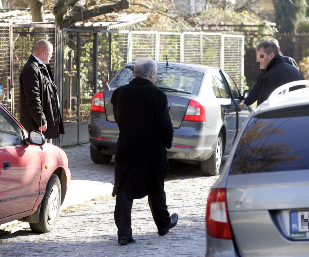 Jarosław Kaczyński w kościele i na cmentarzu