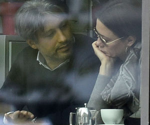 Kinga Rusin i Marek Kujawa całuja się 