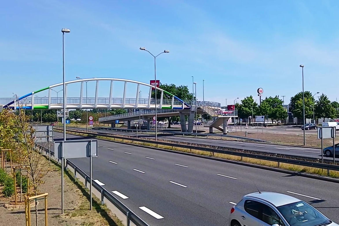 Kładka nad ul. Struga już otwarta