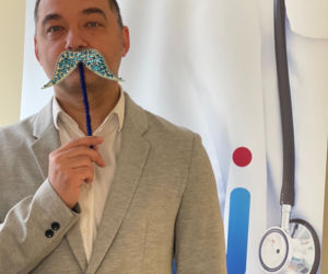 Movember w psychiatryku w Gdańsku. Dyrektorzy noszą wąsy od pacjentów