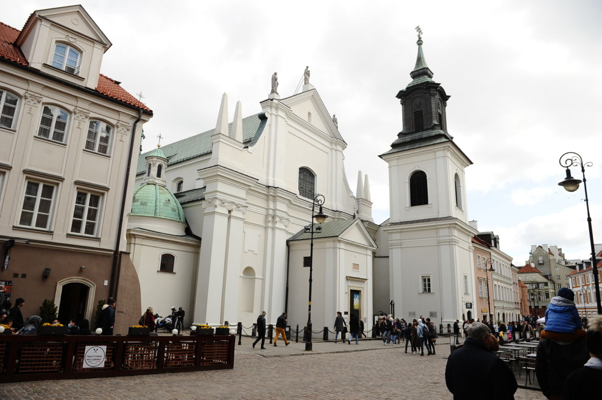 Przejmujące Groby Pańskie w Warszawie. Wielkanoc 2022