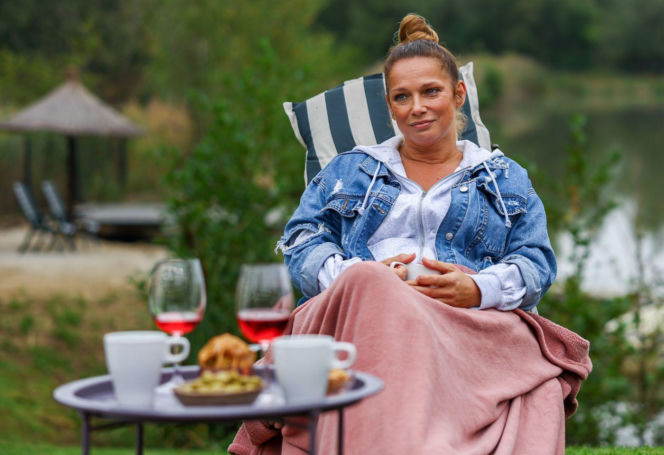 "Szpital św. Anny", odcinek 90: przyjaciółki spotykają się na dachu, by wspólnie odreagować pełne napięcia wydarzenia