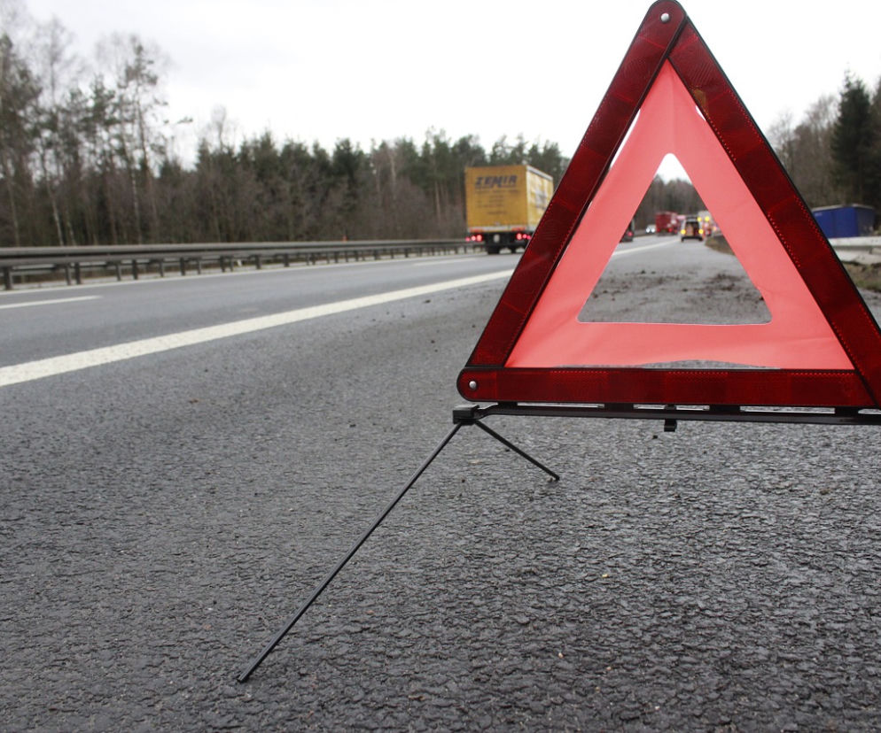 Jechał TIREM z prawie TRZEMA PROMILAMI! Na węźle Skierniewice stracił panowanie nad ciężarówką