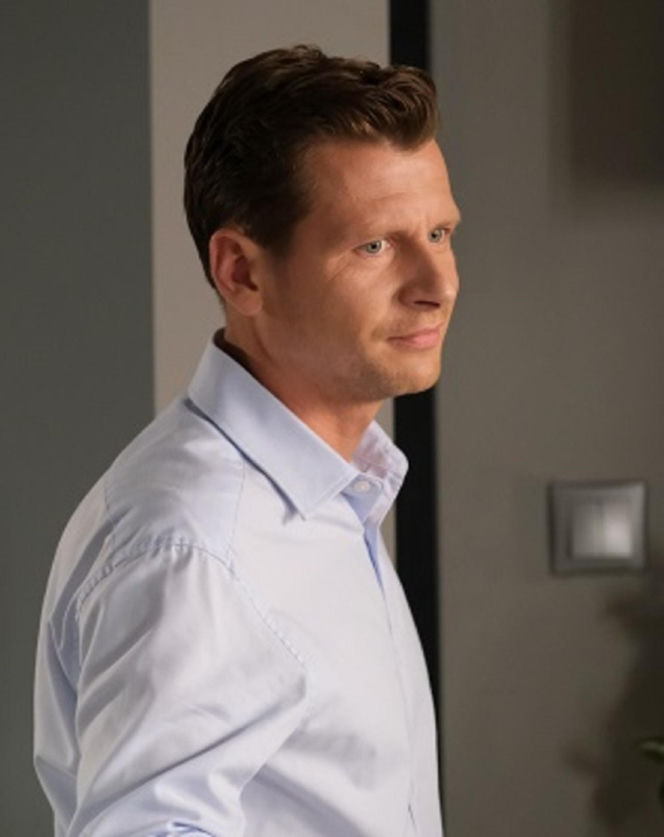 M jak miłość odc. 1906. Adam Karski (Patryk Szwichtenberg)