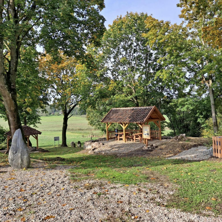 Glaznoty to malownicza wieś u stóp Góry Dylewskiej. Przypomina "małe Bieszczady"