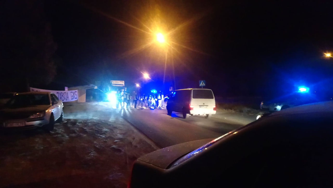 Bełchatów. Kibice GKS Bełchatów blokują drogi. 
