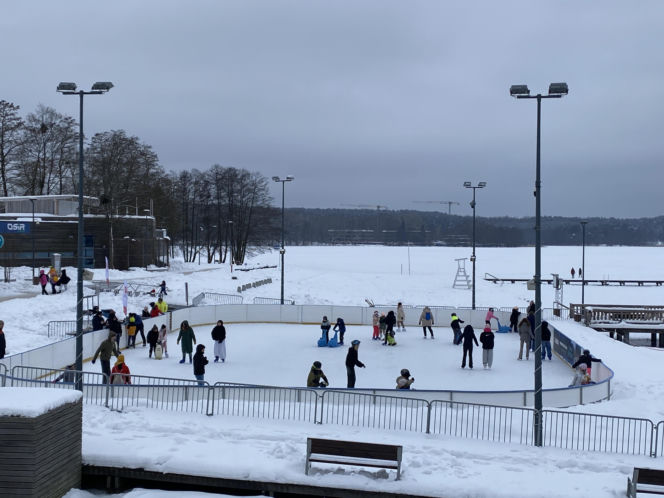 Lodowisko w Centrum Rekreacyjno-Sportowym Ukiel