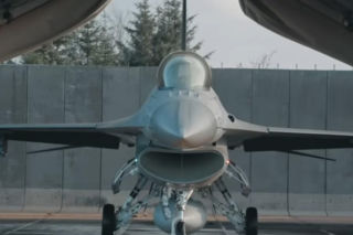 Ukraińskie F-16 na froncie. Taktyka z Zachodu nie wystarczyła, piloci stworzyli własną