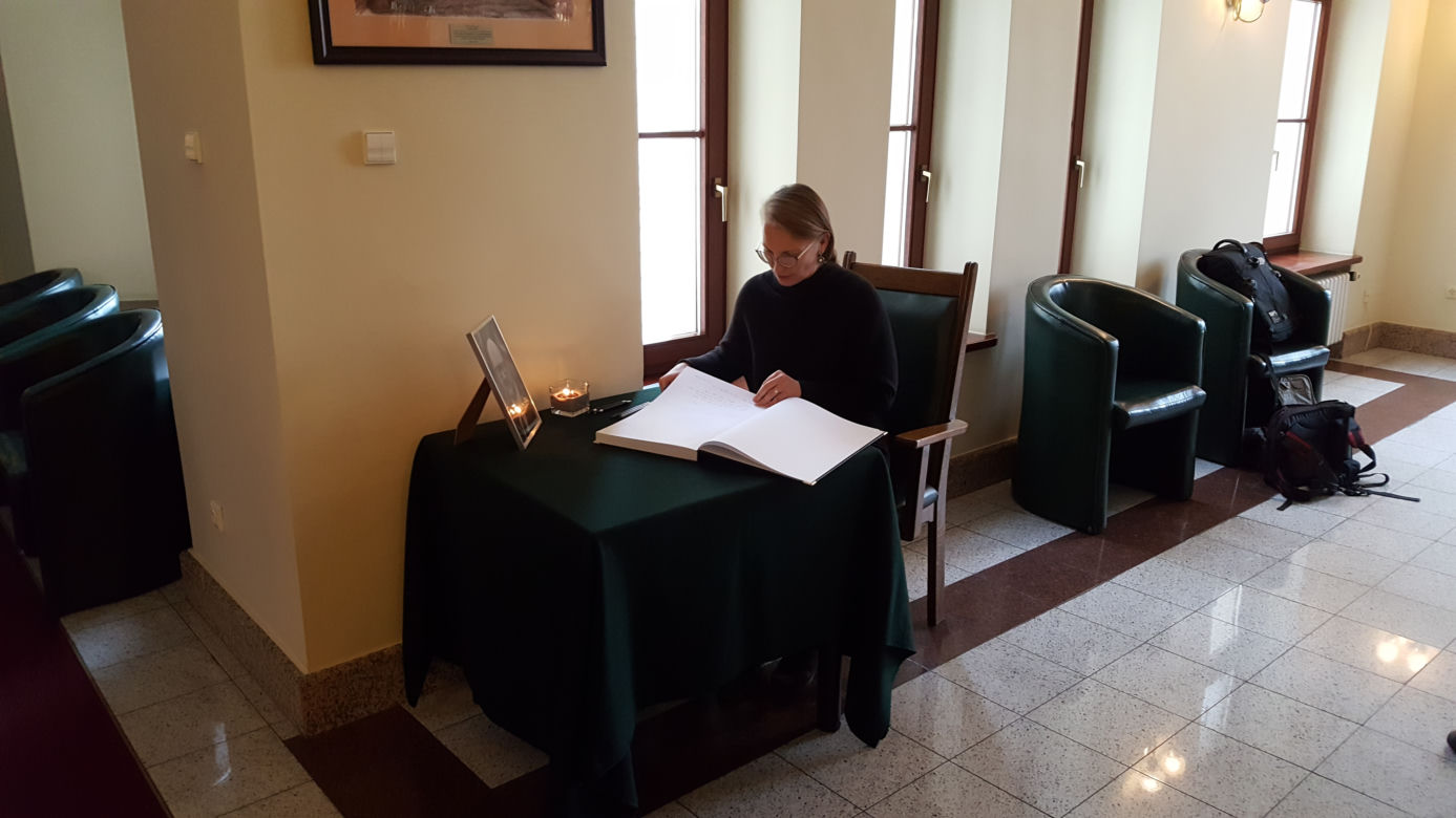 Księga kondolencyjna w bydgoskim ratuszu