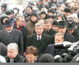 Tłumy polityków