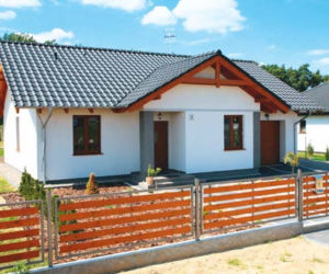Ogrodzenie z metalu i drewna