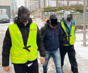 Lewe fajki i alkohol. To oni stali za handlem na targu? Potężna akcja policji