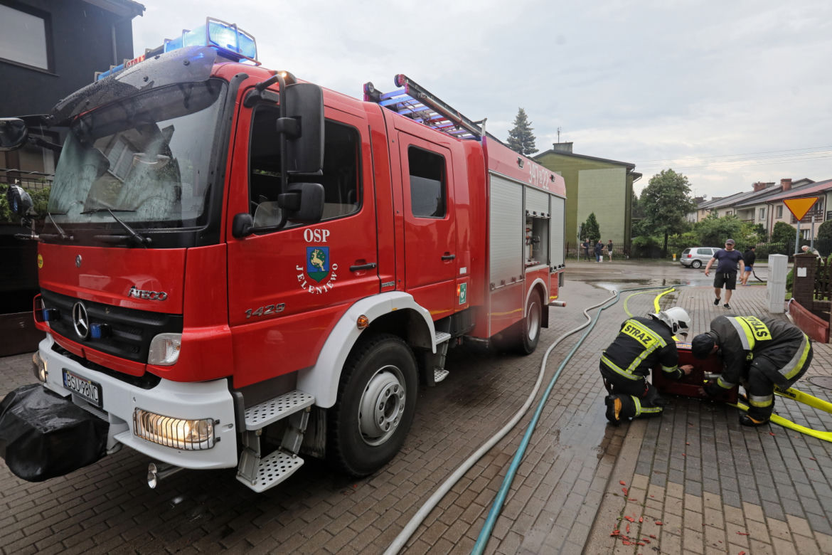 Suwałki zalane! Zatopione ulice i posesje po ulewnym deszczu [ZDJĘCIA]