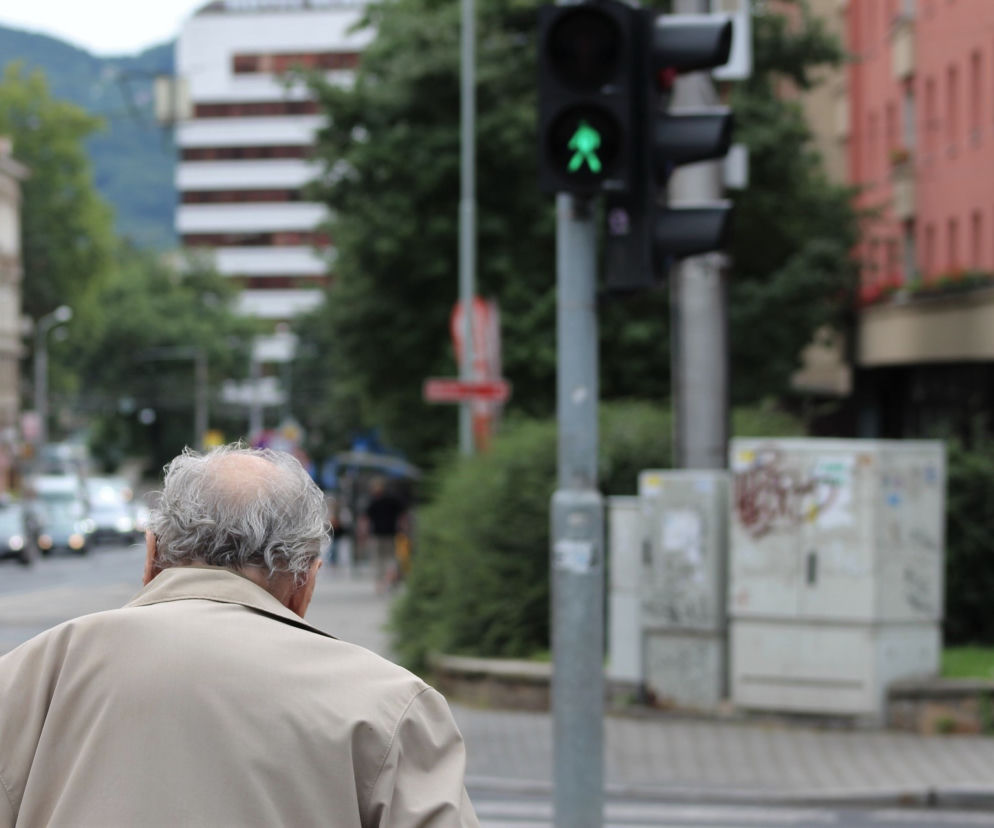 Opole: Prawie 70-letni podrywacz wjechał w autobus