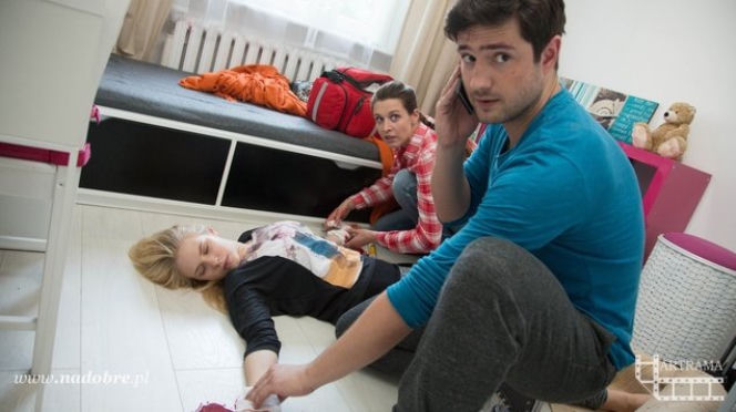 Na dobre i na złe odc. 612. Weronika (Malwina Dubowska), Adam Krajewski (Grzegorz Daukszewicz), Zuza (Julia Kamińska)