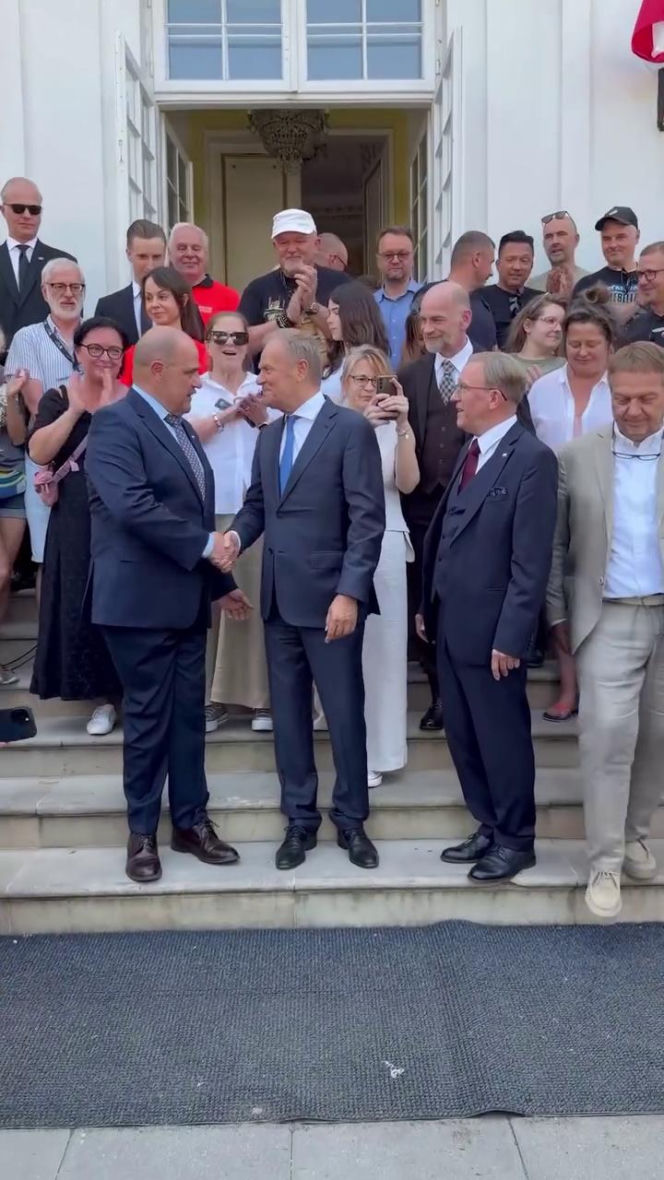 Artur Barciś chciał sprawdzić czy Tusk nosi perukę