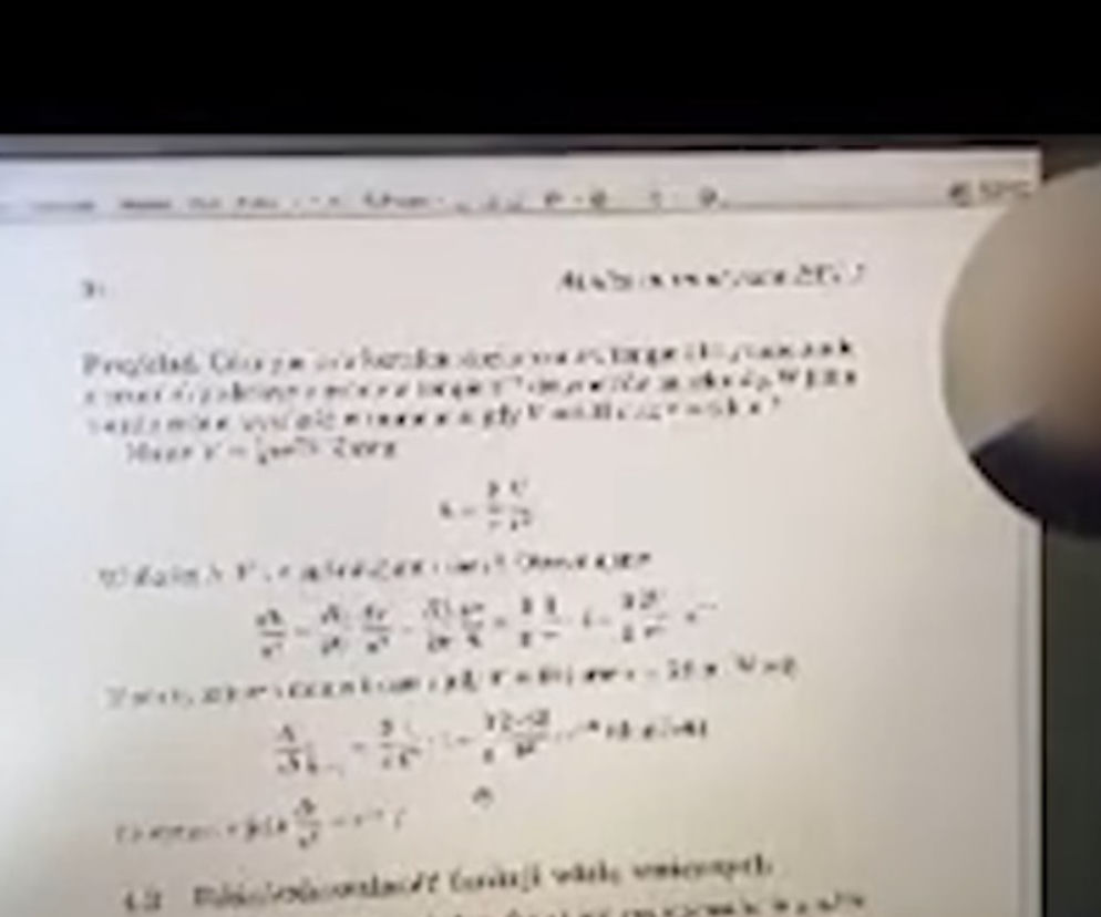 Wpadki nauczycieli na zdalnym nauczaniu. Papierosy, wódka, upadek księdza [GALERIA, WIDEO]