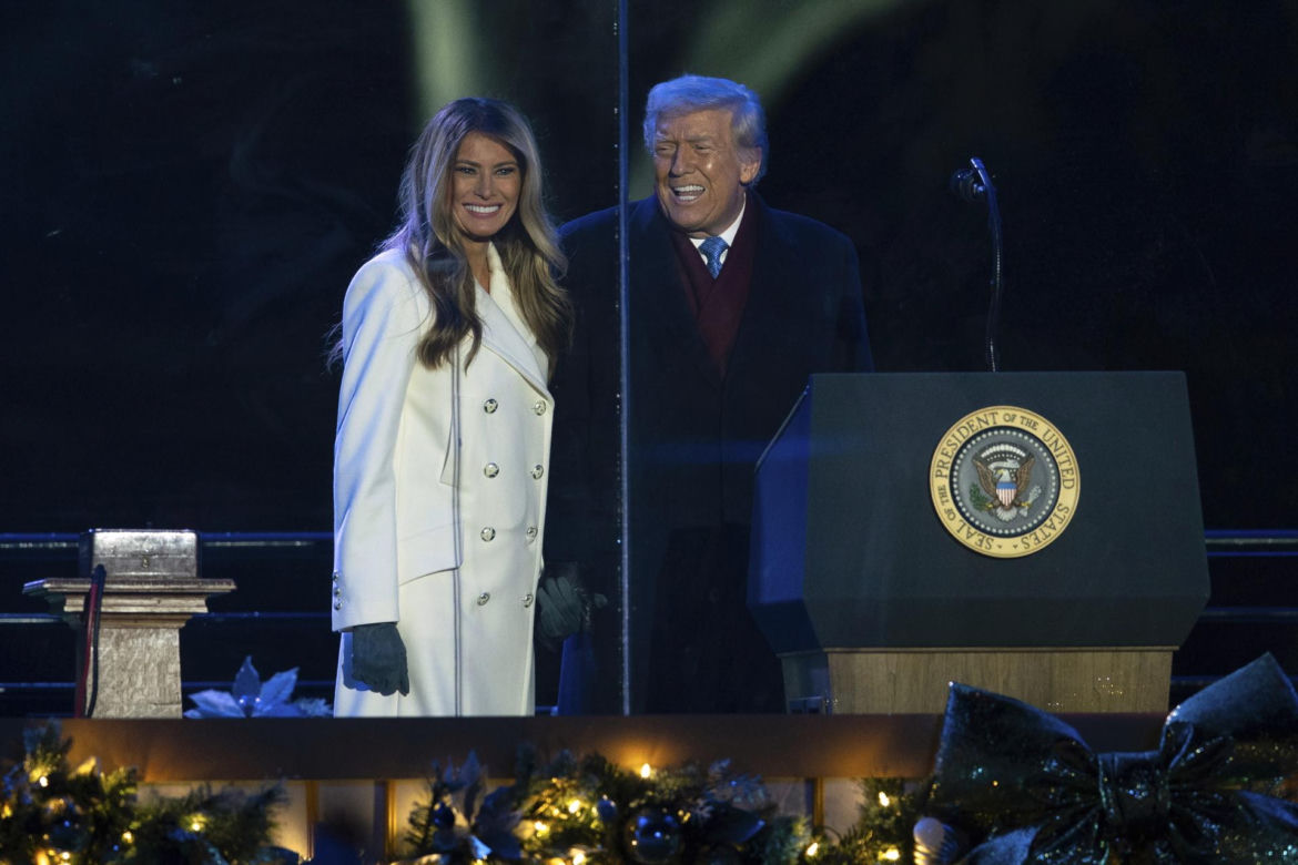 Melania Trump zapaliła choinkę przed Białym Domem! Podoba Ci się?