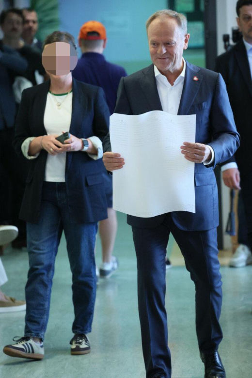 Wybory do Parlamentu Europejskiego. Premier Donald Tusk zagłosował w lokalu wyborczym w Szkole Podstawowej nr 12 przy ul. Górnośląskiej