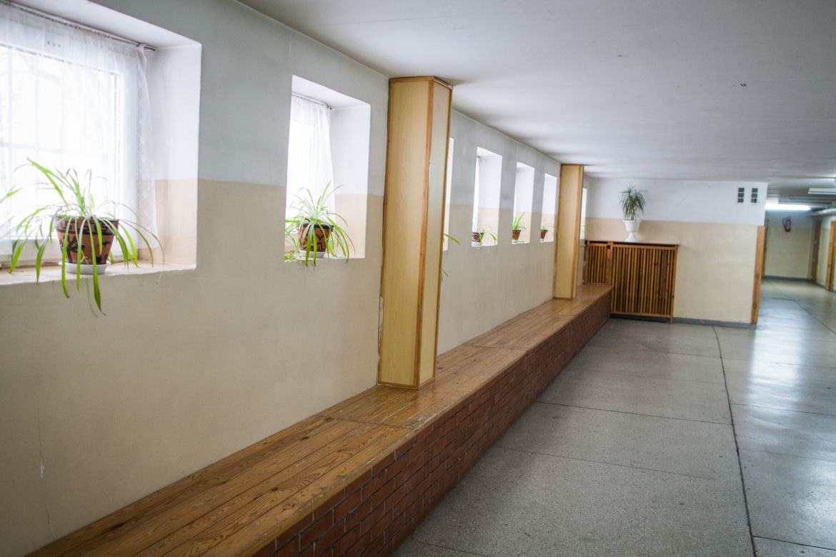 Sala uczniowie szkoła korytarz