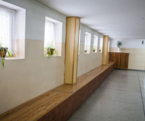 Sala uczniowie szkoła korytarz