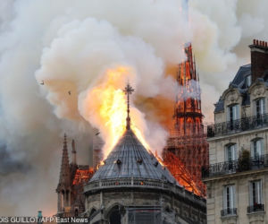 Płonie Katedra Notre-Dame w Paryżu