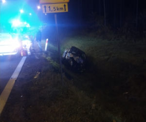Wypadek na trasie Olkusz-Witeradow. Silnik wyleciał z auta! [ZDJĘCIA]