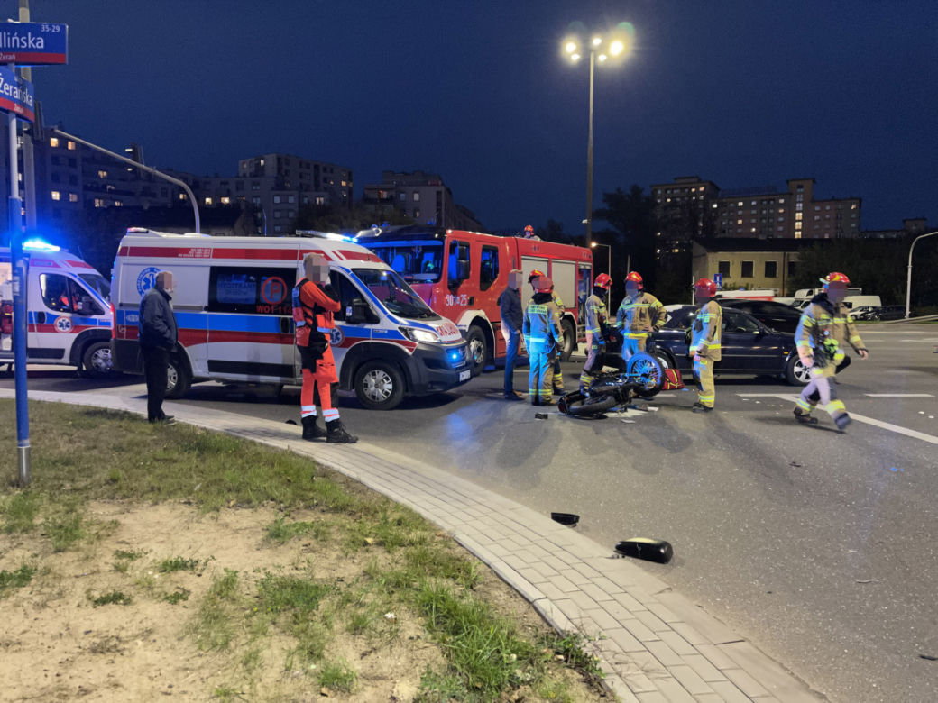 Koszmarny wypadek na Modlińskiej. Motocyklista zderzył się z samochodem