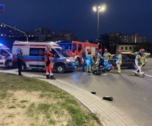 Koszmarny wypadek na Modlińskiej. Motocyklista zderzył się z samochodem