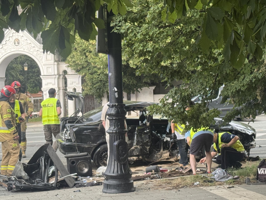 Tragiczny wypadek w Lublinie. Nie żyje pasażerka BMW, siedem osób w szpitalach