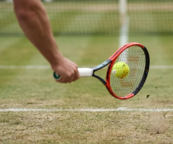 Turniej ATP w Eastbourne. Jan Zieliński gra dalej