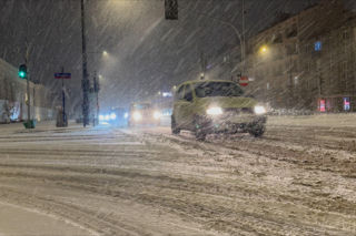 Atak zimy w Warszawie. Służby apelują o ostrożność