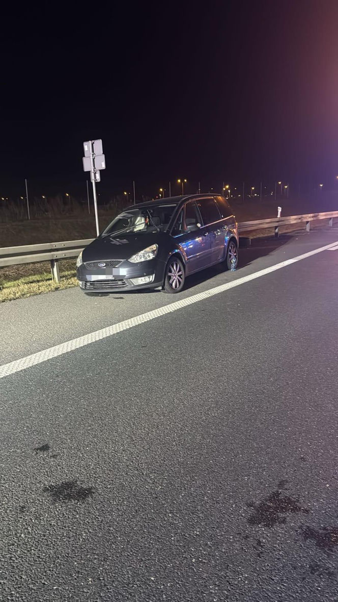 Kierowca uderzył w bariery na S5 koło Kościana. Był reanimowany