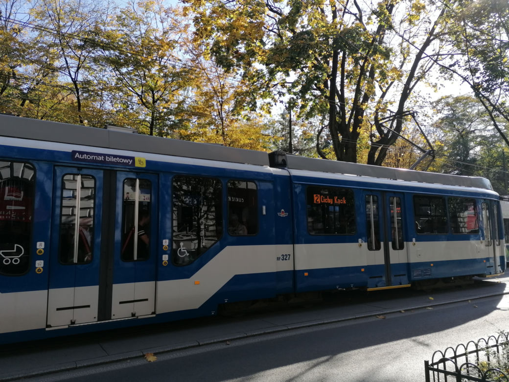 Zderzenie tramwaju z BMW w Krakowie