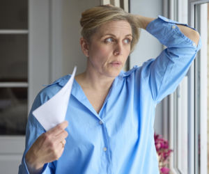 Mgłę mózgową w menopauzie można złagodzić. Naukowcy z UCLA wskazują na hormony