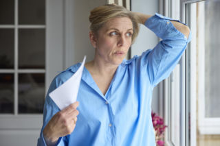 Mgłę mózgową w menopauzie można złagodzić. Naukowcy z UCLA wskazują na hormony