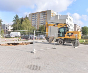 Ogromna dziura na parkingu przy ul. Górczewskiej 