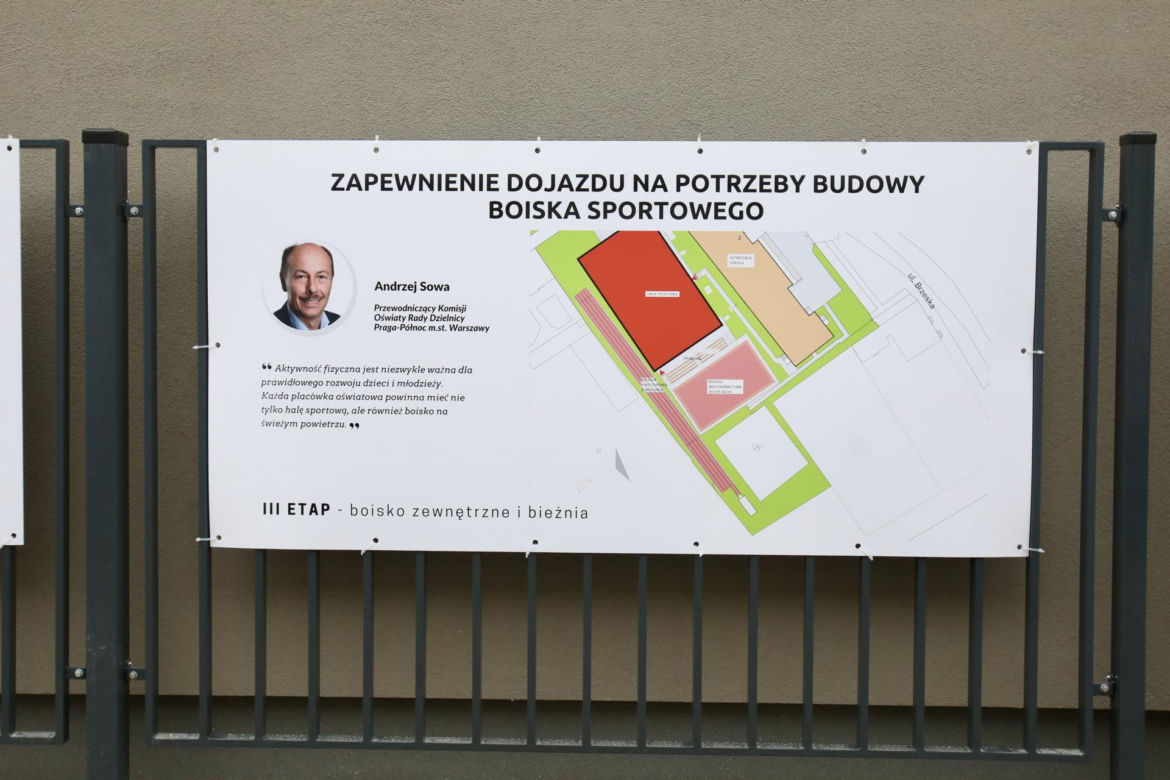 Absurdalny płot na Pradze zamienił się w wystawę