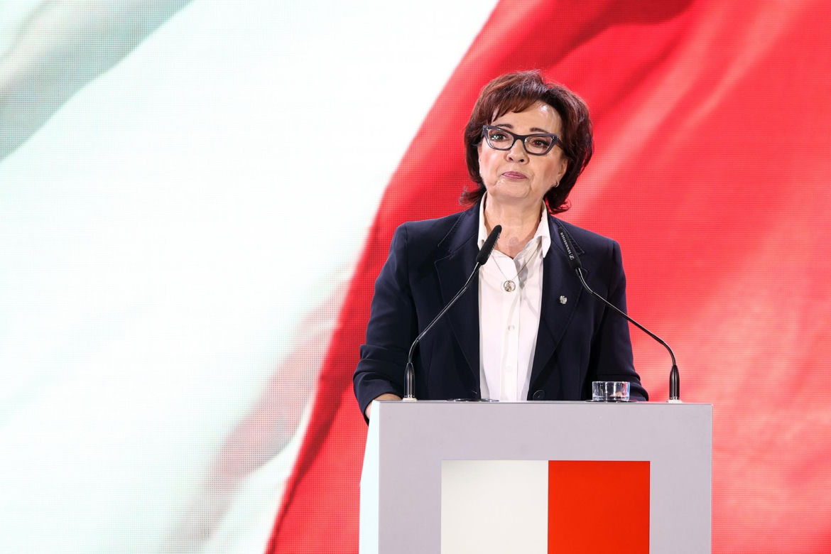 Elżbieta Witek o 600 zł więcej