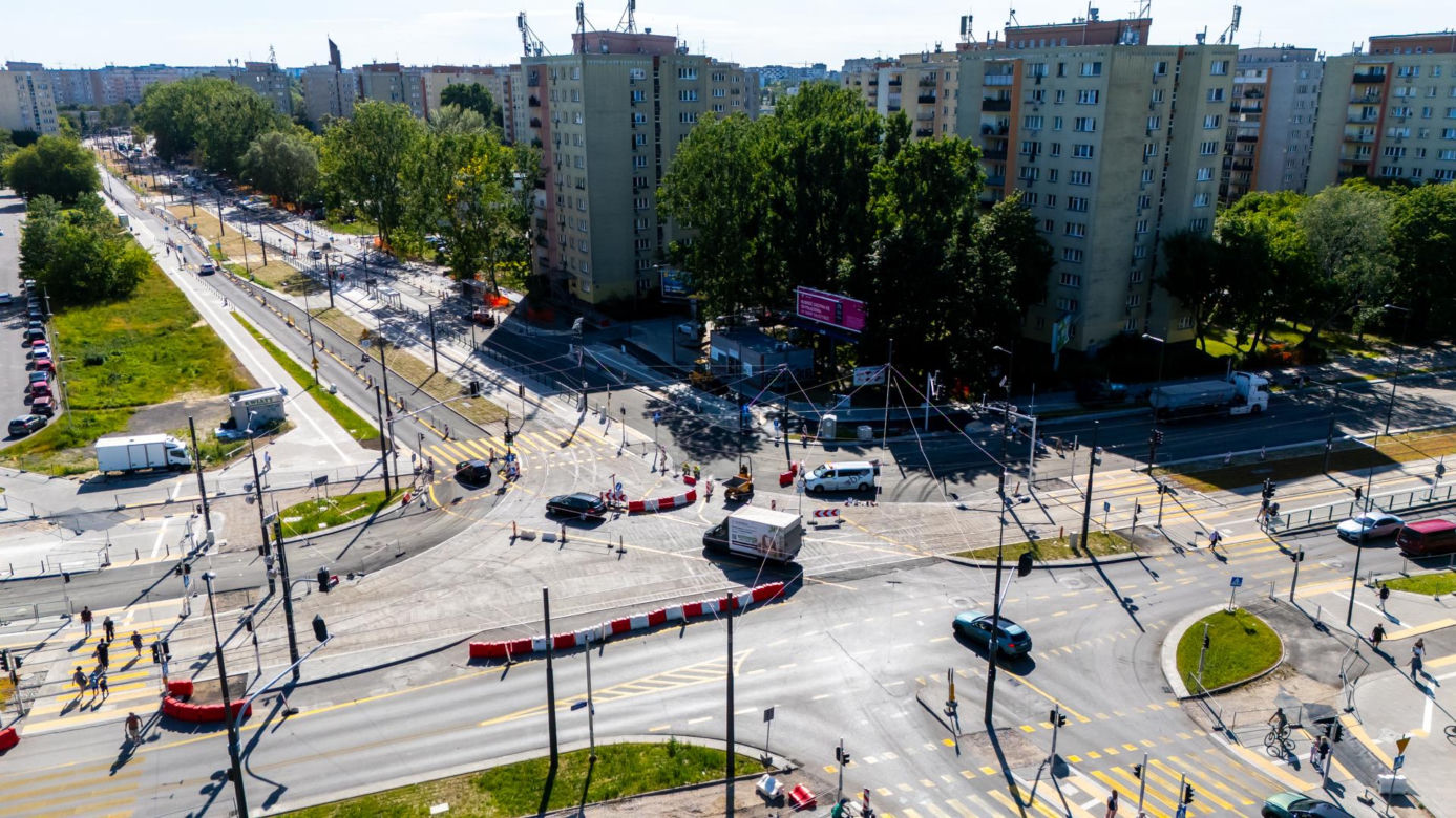 Tramwaj na Stegny w Warszawie w przeddzień otwarcia