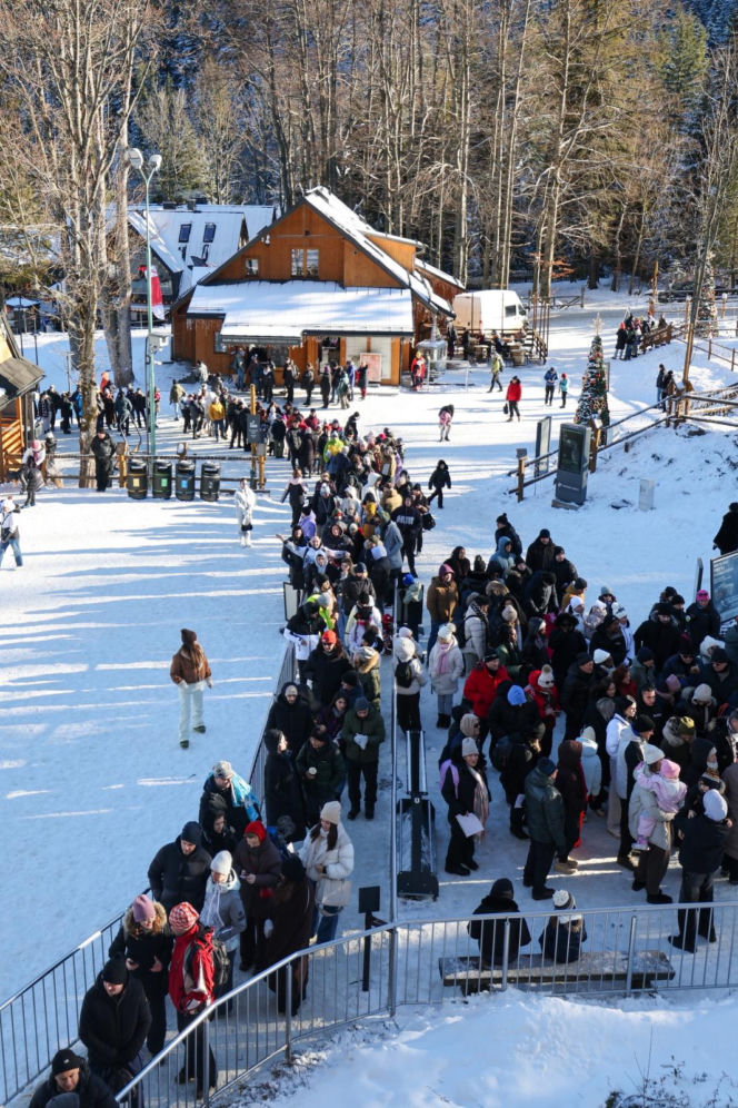 Fatalne warunki w Tatrach. Jest mroźno, ślisko, a szlaki są zasypane śniegiem. TPN ostrzega turystów