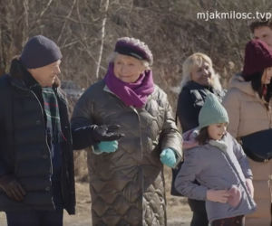 M jak miłość. Barbara Mostowiak (Teresa Lipowska) na planie. Modry (Stefan Friedmann), Iza (Adriana Kalska), Marcin (Mikołaj Roznerski)