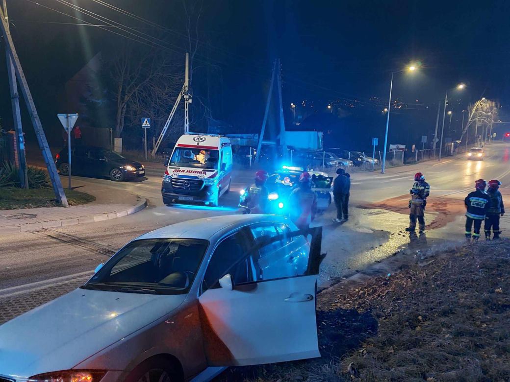 Wypadek na skrzyżowaniu 6-Września i Miodowej