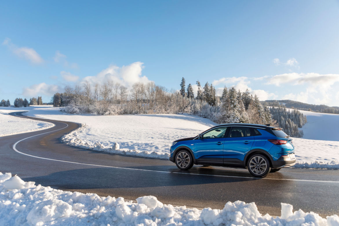 Opel Grandland X Hybrid4 1.6 Turbo A8 300 KM AWD