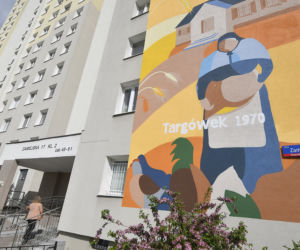 Mural na bloku przy stacji metra Trocka