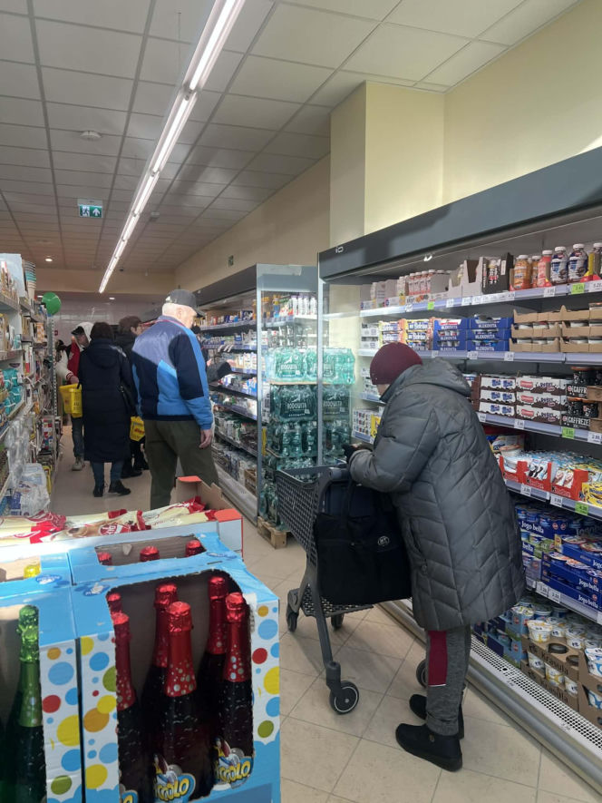 Pierwszy sklep Dino w Warszawie - dzień otwarcia