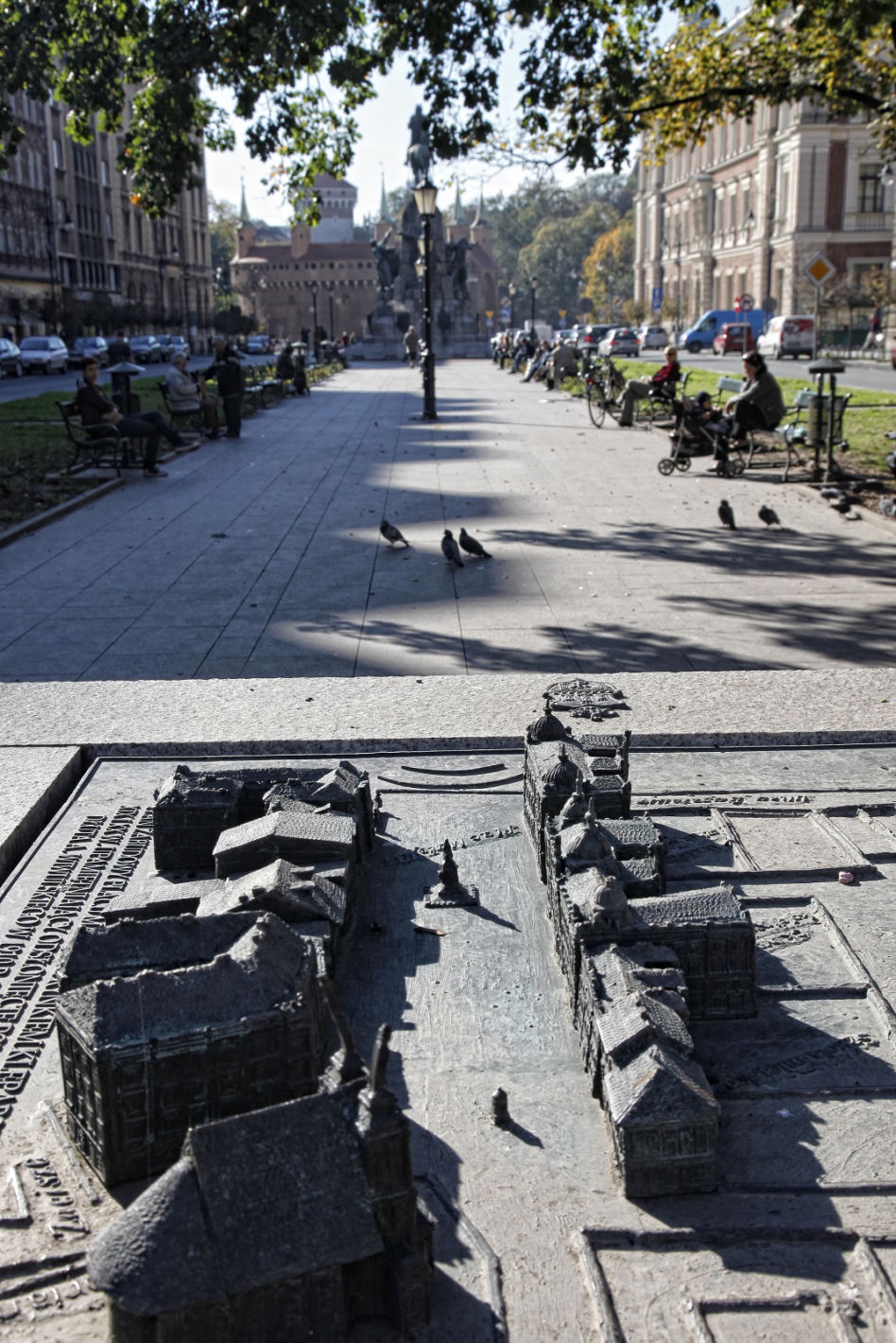 Plac Matejki w Krakowie: reprezentacyjna przestrzeń przyjazna mieszkańcom. Rozmowa z Piotrem Orzeszkiem